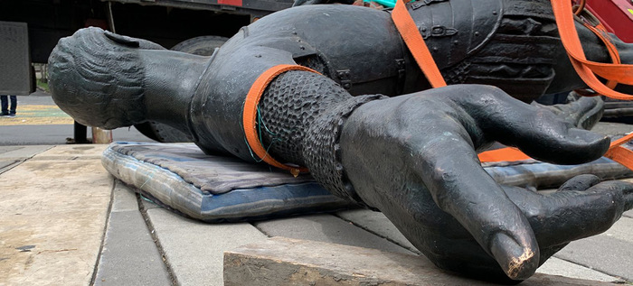 Comienza la instalaci&oacute;n de la estatua de Sebasti&aacute;n de Belalc&aacute;zar