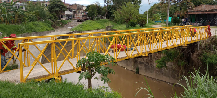 As&iacute; lucen puentes peatonales y vehiculares en diferentes puntos de Cali