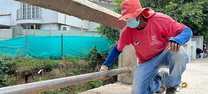 Adelantan labores de embellecimiento y rehabilitaci&oacute;n vial en el oeste de Cali