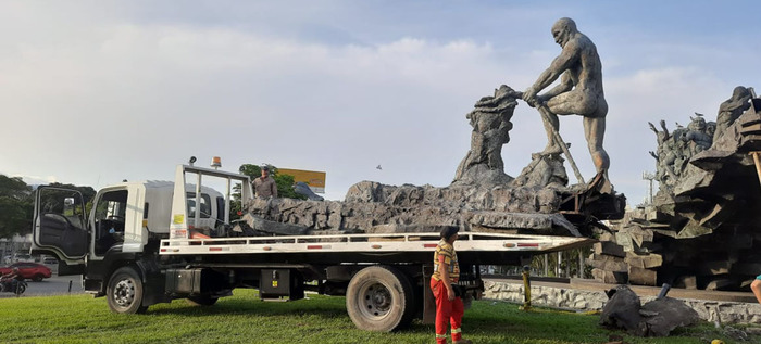Retiran Monumento a la Solidaridad para adelantar su restauraci&oacute;n
