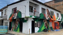 Mural de Infraestructura cautiva a propios y visitantes en el Bulevar de Oriente