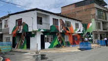 Mural de Infraestructura cautiva a propios y visitantes en el Bulevar de Oriente