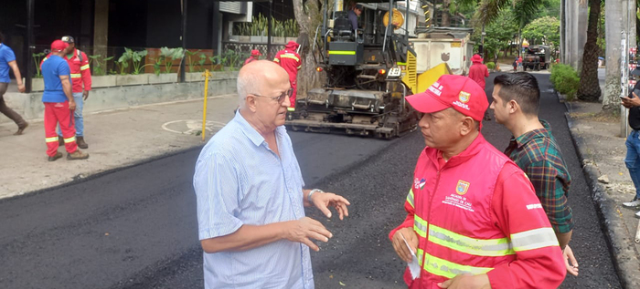 Se recupera carril que ocupaban materas y la v&iacute;a al Hospital Universitario del Valle