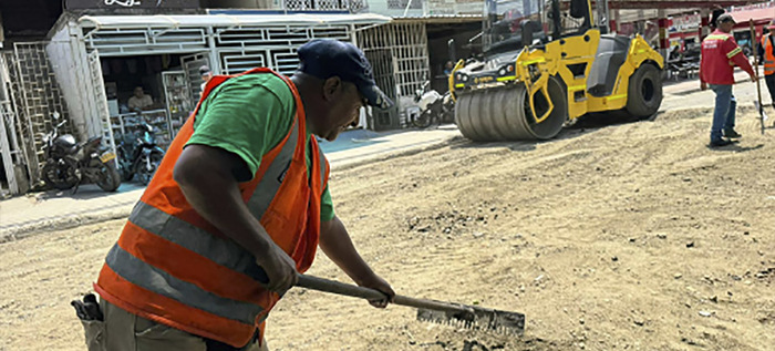 &iexcl;Adi&oacute;s, huecos! Alcald&iacute;a de Cali intensifica trabajos en el barrio El Diamante para recuperar sus calles