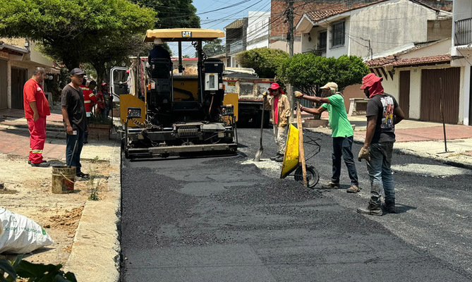 Barrio Pampalinda dice #ChaoHueco: inici&oacute; la pavimentaci&oacute;n de una de sus v&iacute;as m&aacute;s importantes