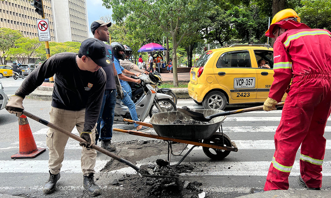 Eliminan cientos de huecos en la Avenida Sexta Norte gracias al equipo &lsquo;ERI&rsquo; de la Secretar&iacute;a de Infraestructura