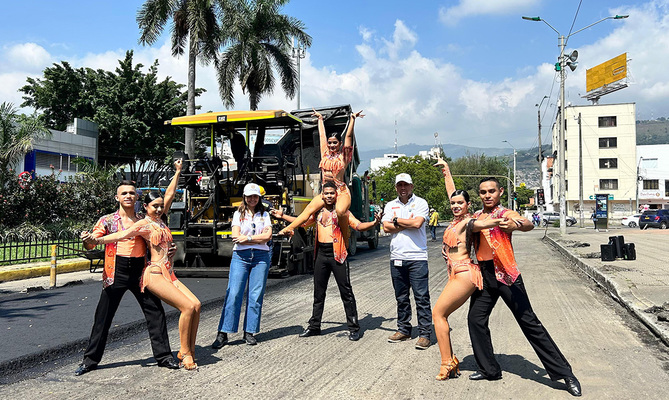 A ritmo de salsa se celebran los avances en recuperaci&oacute;n de la malla vial