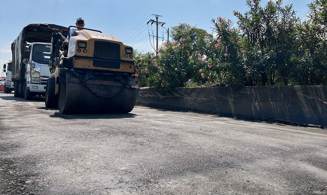 Alcald&iacute;a de Cali elimina cientos de huecos en la v&iacute;a Cali &ndash; Jamund&iacute; generando seguridad vial para miles de conductores