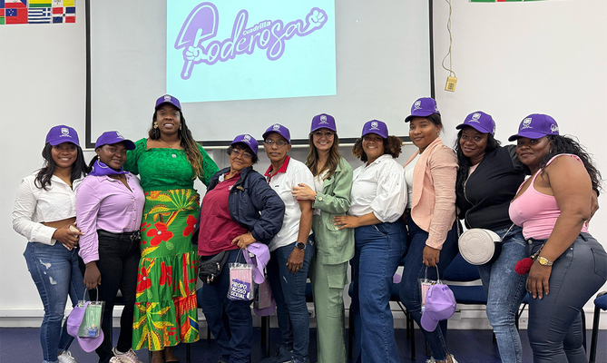 &iexcl;Poderosas! Cali ya cuenta con una cuadrilla de mujeres para la recuperaci&oacute;n de la malla vial