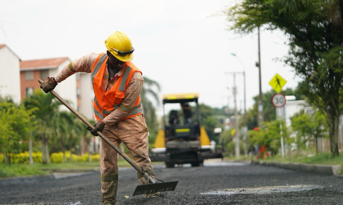 Alcalde Eder destin&oacute; m&aacute;s de 1500 millones de pesos para continuar recuperando la maquinaria de la Secretar&iacute;a de Infraestructura