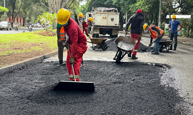 Alcald&iacute;a de Cali destina m&aacute;s de 15.000 millones de pesos para comprar los mejores suministros y seguir recuperando la malla vial de Cali