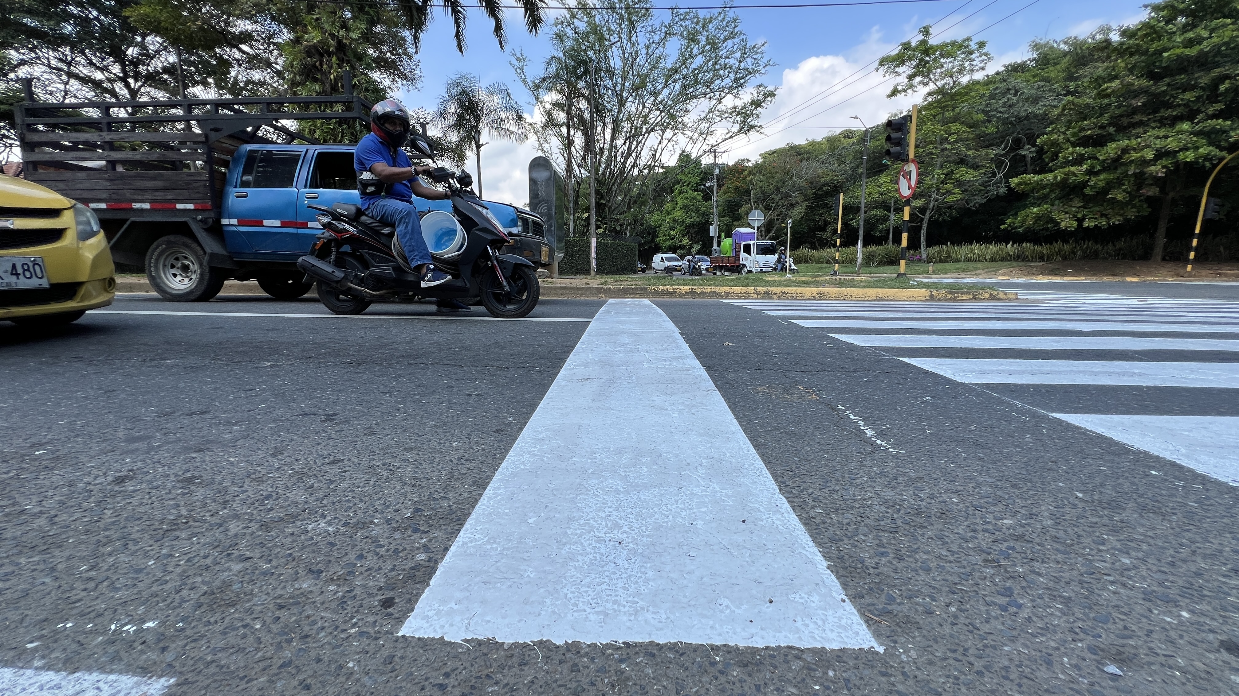 Línea de pare en un semaforo