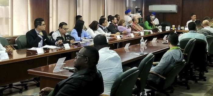 Movilidad brinda acompa&ntilde;amiento a conductores en  la v&iacute;a Cali-Candelaria por desbordamiento del r&iacute;o Cauca