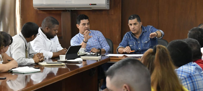 Alcald&iacute;a de Cali y gremio de taxistas trabajan de la mano para mejorar el servicio de taxis en la ciudad