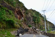 Movilidad contin&uacute;a haciendo presencia en derrumbe del kil&oacute;metro 14