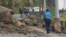 Inician labores del INV&Iacute;AS en derrumbe de la v&iacute;a al mar