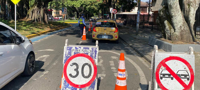 Movilidad rechaza porte de arma por parte de uno de sus agentes de tr&aacute;nsito, en puesto de control