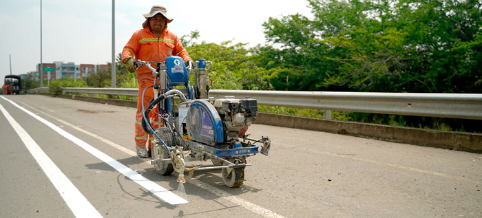 Movilidad en las v&iacute;as: ya son 14.665 metros demarcados en 56 barrios  de 19 comunas de Cali