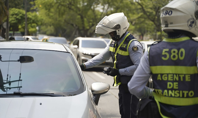 1.106 comparendos elaborados y 198 veh&iacute;culos inmovilizados: el balance de los operativos de control al transporte informal en Cali
