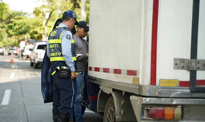 Recuperar la dignidad y el respeto hacia los agentes de tr&aacute;nsito y la autoridad, objetivo clave del alcalde Eder