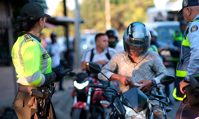 Trabajo conjunto entre Movilidad y Direcci&oacute;n de Tr&aacute;nsito y Transporte logra resultados exitosos: se han impuesto 3.739 notificaciones