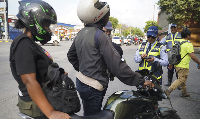 Listo el borrador del decreto por el cual se adoptan medidas preventivas para la seguridad vial: se restringe el tr&aacute;nsito de motocicletas