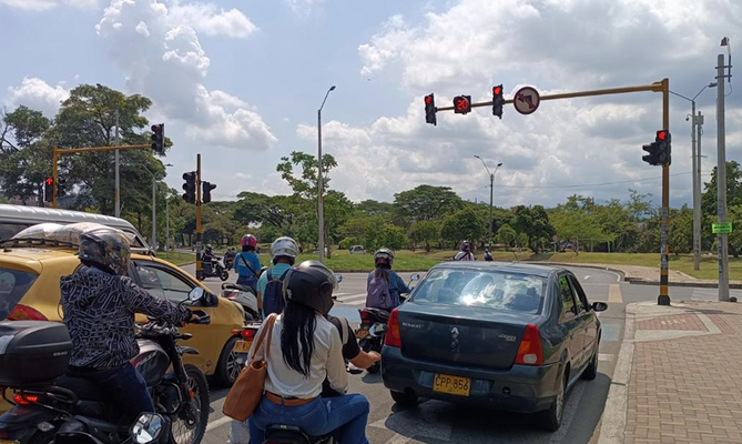 Vandalismo en sem&aacute;foros deja  en Cali $1450 millones en da&ntilde;os: Movilidad crea grupo &eacute;lite para control vial