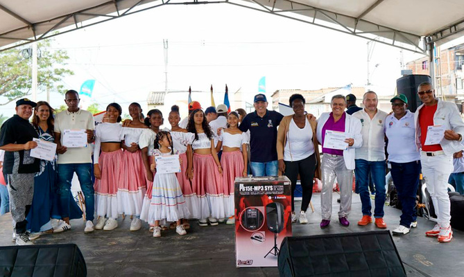 Alcald&iacute;a llega a la comuna 14: Cientos de cale&ntilde;os beneficiados en la Feria de Servicios 'Volvamos a mi Cali bella'