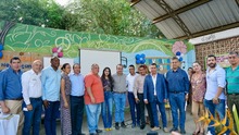 Emotivo y masivo encuentro del alcalde Alejandro Eder con los habitantes de Navarro