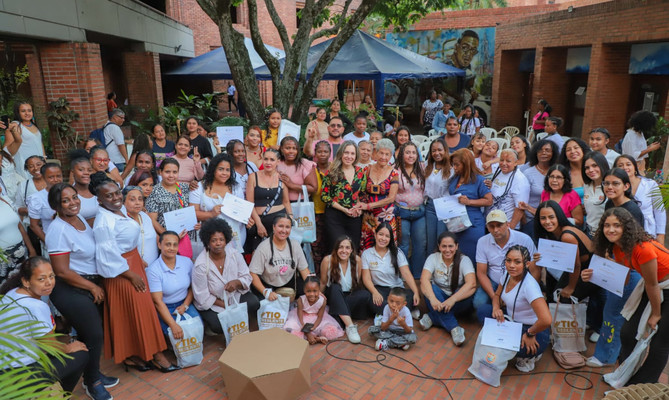 El trenzado afro, calificado como patrimonio cultural en el D&iacute;a Internacional para la Eliminaci&oacute;n del Racismo