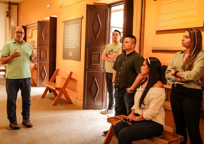 La Casa de Memorias recibe visitantes de la Universidad Santiago