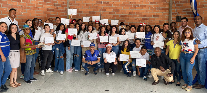 Estudiantes de La Presentaci&oacute;n recibieron reconocimiento simb&oacute;lico como gestores de paz