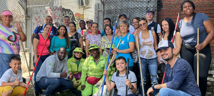 Integrantes de Mesa de Cultura Ciudadana embellecieron la comuna 8