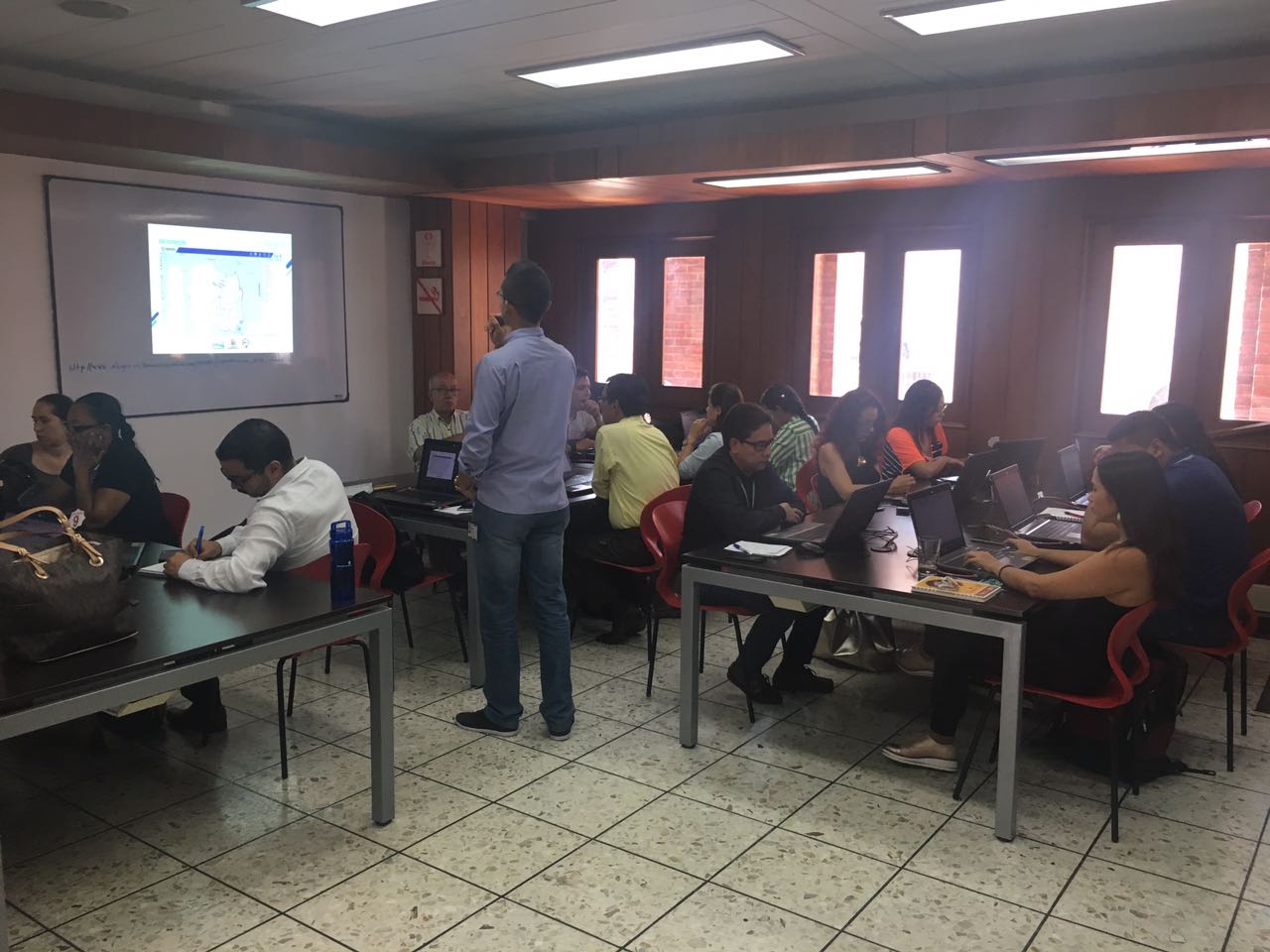 Empresarios afiliados a la Lonja presentes en el Conversatorio.