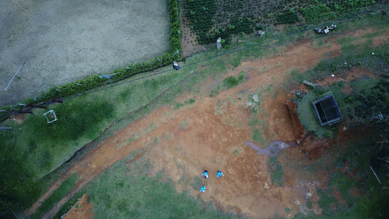 Vista área tomada por la aeronave de una zona de la cabecera del corregimiento La Paz.