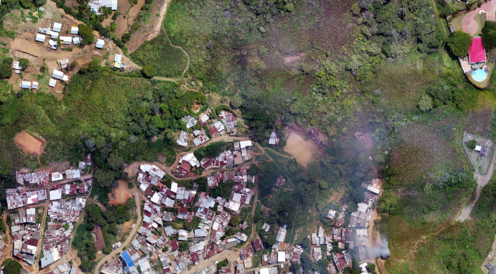 Imagen aérea de la Parcelación Mónaco, donde se muestran una panorámica de las construcciones.