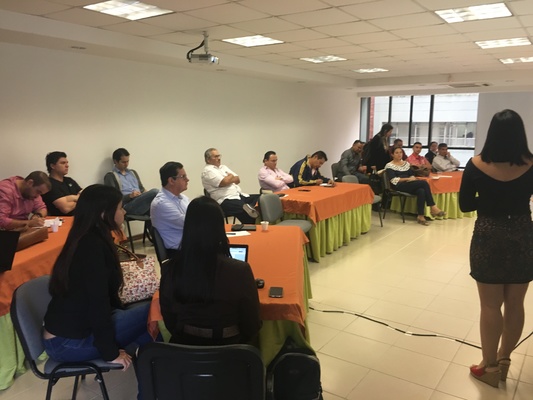Fotos sesi&oacute;n 1 taller Introducci&oacute;n al Dise&ntilde;o y Desarrollo de Cuestionarios