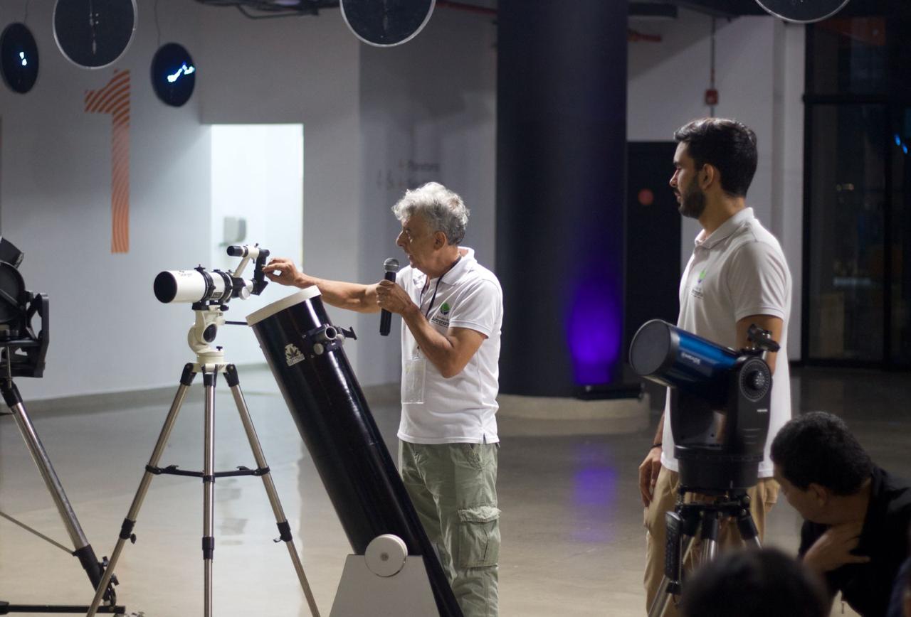 Desde YAWA, la ‘sucursal del cielo’ se conectó con la Luna y el universo: ‘Madrugada en el Planetario Desde YAWA, la ‘sucursal del cielo’ se conectó con la Luna y el universo: ‘Madrugada en el Planetario