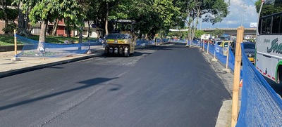 Avanza la rehabilitaci&oacute;n de v&iacute;as en la comuna 8 con &lsquo;Obras de Coraz&oacute;n&rsquo;