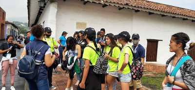 Con tradici&oacute;n, risas y pasos de baile se vivi&oacute; el recorrido por el centro hist&oacute;rico