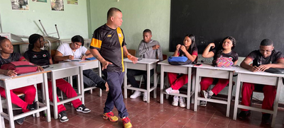 Estudiantes del Inem le apuestan al F&uacute;tbol en Paz