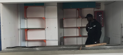 BiblioMIO de la terminal Paso del Comercio fue vandalizado y saqueado