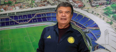 T&eacute;cnico de la Selecci&oacute;n Colombia Femenina invit&oacute; a la exhibici&oacute;n del trofeo de la Copa Mundo