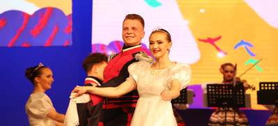 Cale&ntilde;os encantados con danzas de Polonia