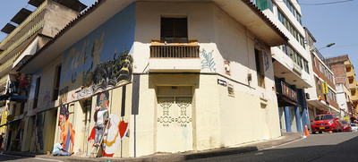 La &lsquo;Calle del sabor&rsquo; se llena de color con graffiti urbano que exalta las culturas populares