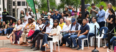 Cale&ntilde;os est&aacute;n felices con renovaci&oacute;n de la Plaza de Cayzedo