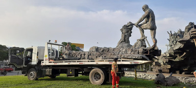 Retiran Monumento a la Solidaridad para adelantar su restauraci&oacute;n