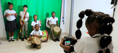 Un Laboratorio de Innovaci&oacute;n Digital llen&oacute; de ilusi&oacute;n a los ni&ntilde;os de la comuna 15