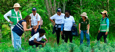 Delegaci&oacute;n del gobierno de Surinam conoci&oacute; &lsquo;Coraz&oacute;n de Pance&rsquo; y experiencia de Pago por Servicios Ambientales