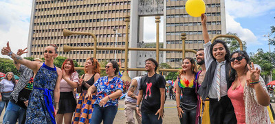 Cali vivi&oacute; la antesala de la fiesta del orgullo LGBTIQ+ en la Plazoleta Jairo Varela